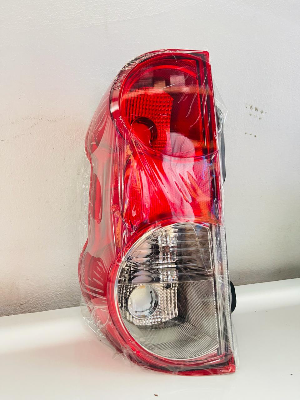 NISSAN NV 200 Tail Light - Lasienda