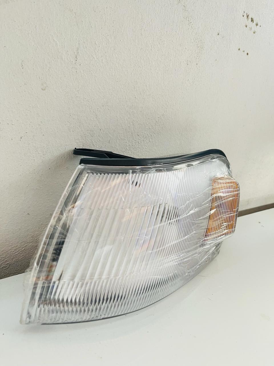 TOYOTA EE101 Corner Lamp