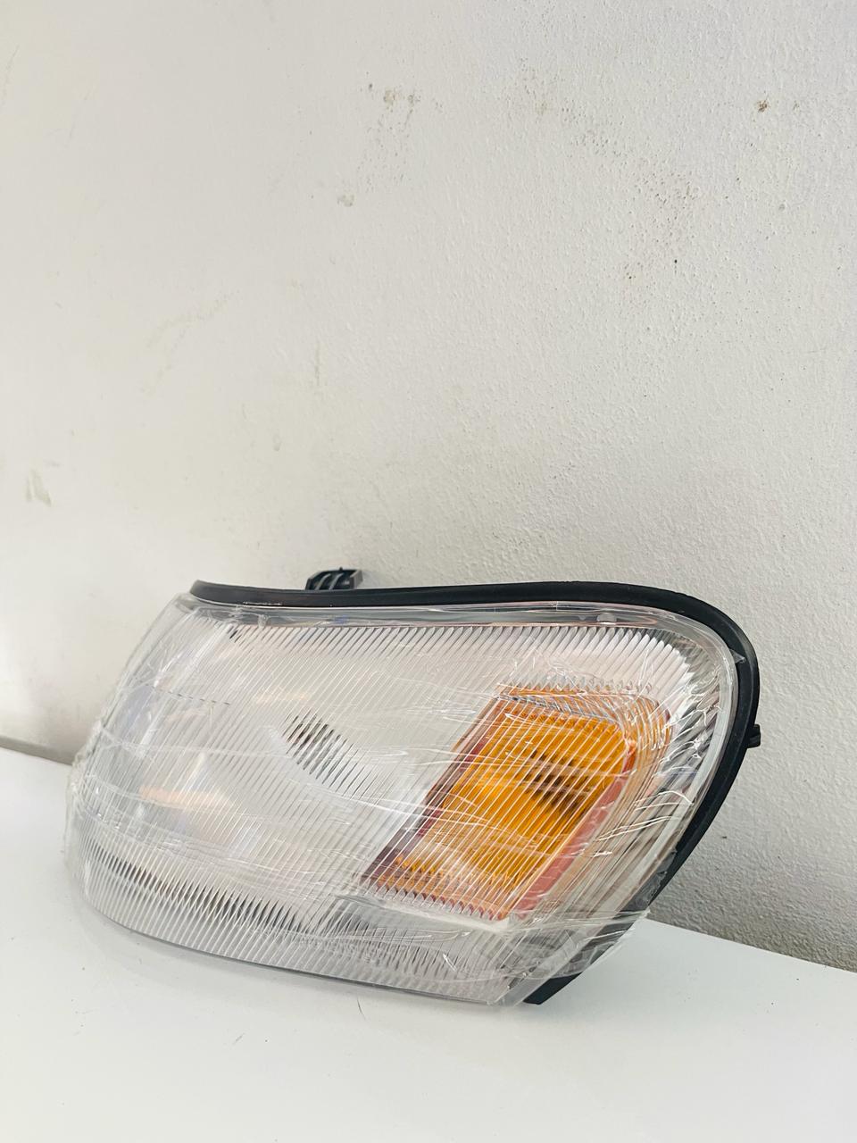 TOYOTA EE101 Corner Lamp