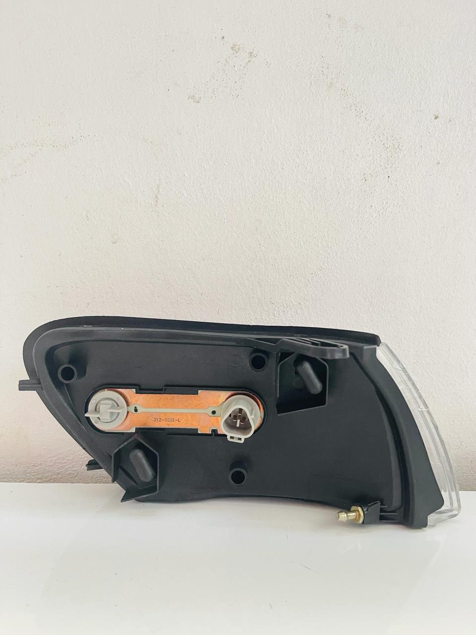 TOYOTA EE101 Corner Lamp