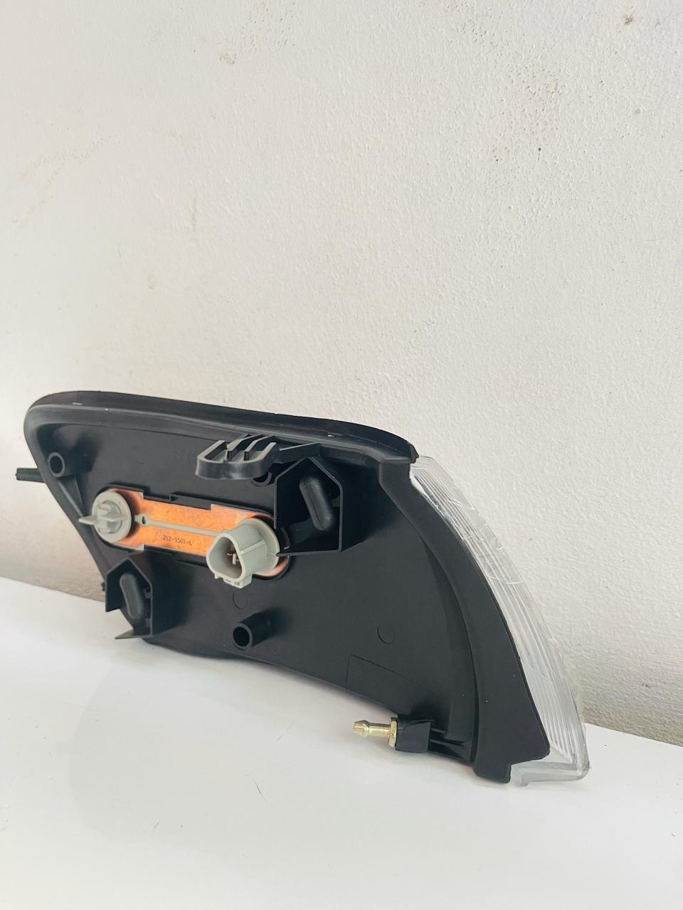 TOYOTA EE101 Corner Lamp